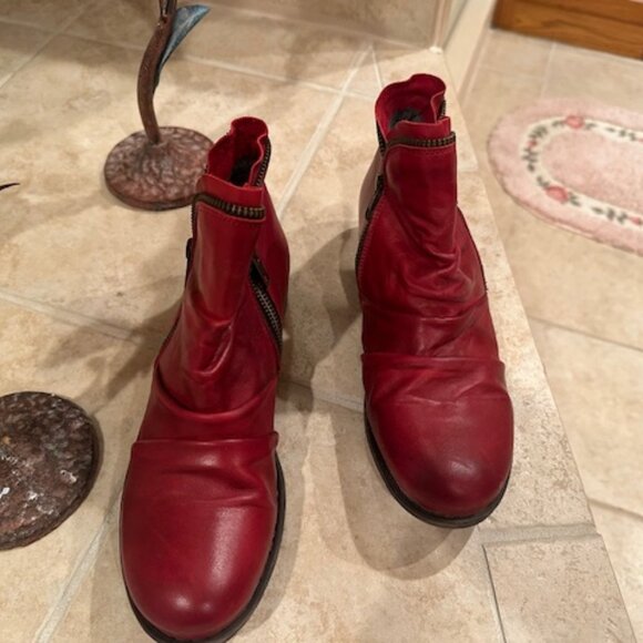 MIZ MOOZ - Luna Size 38 (7.5-8) in Red - Picture 1 of 5